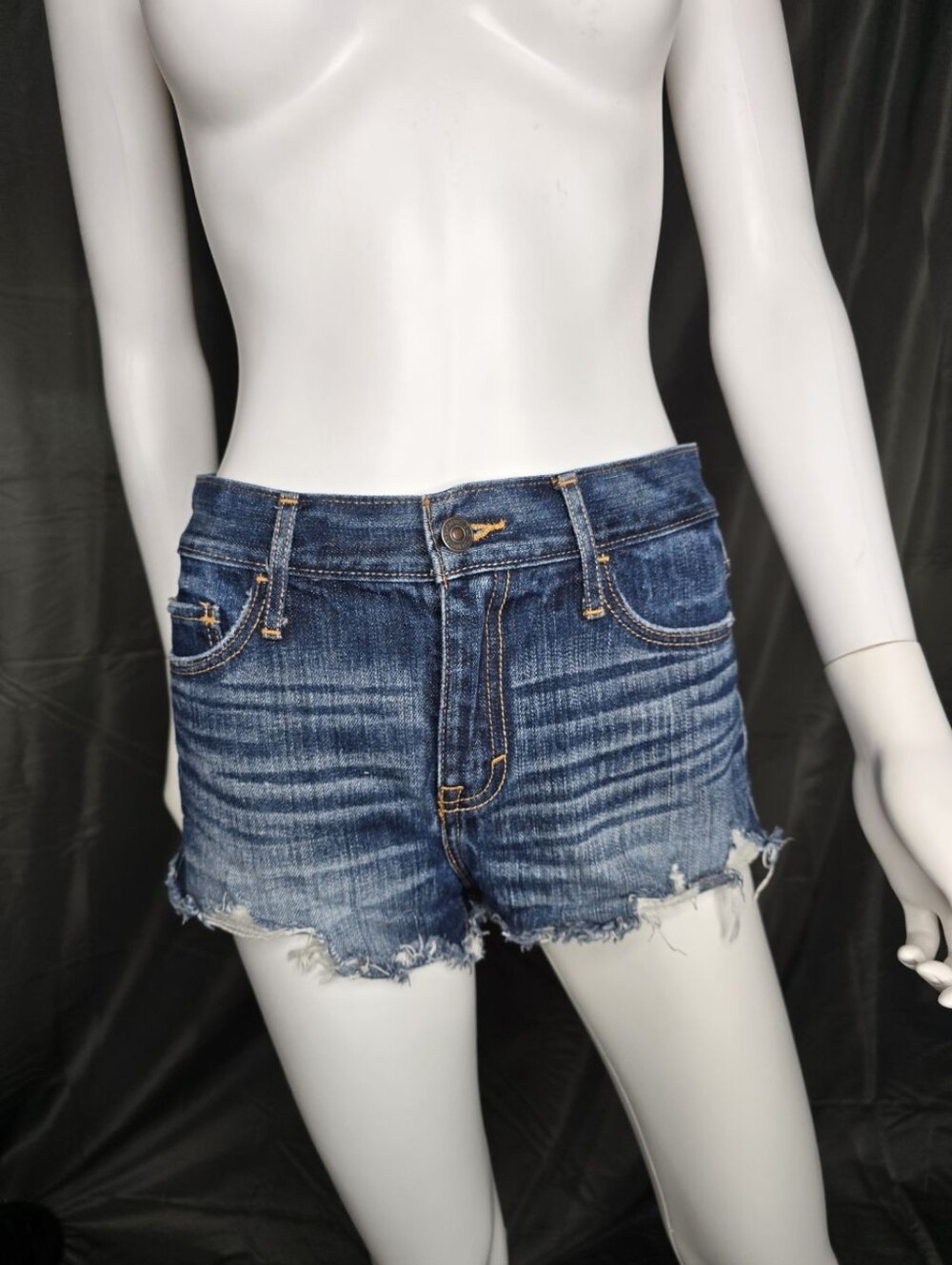 Distressed Dark Blue Denim Women’s Shorts From Abercrombie & Fitch Size 2 (W26)